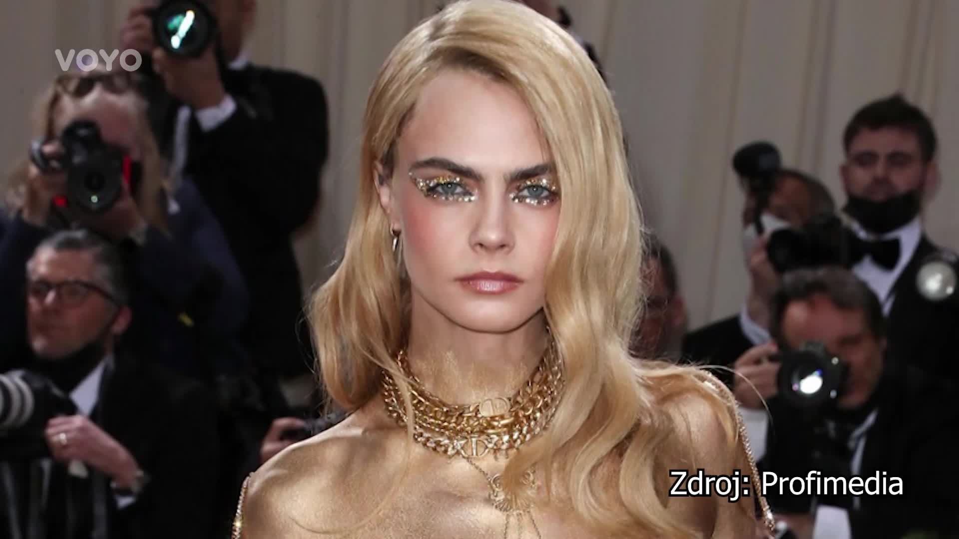 Cara Delevingne odvyká díky paparazzi: Fotky mě probraly, závislá byla i máma