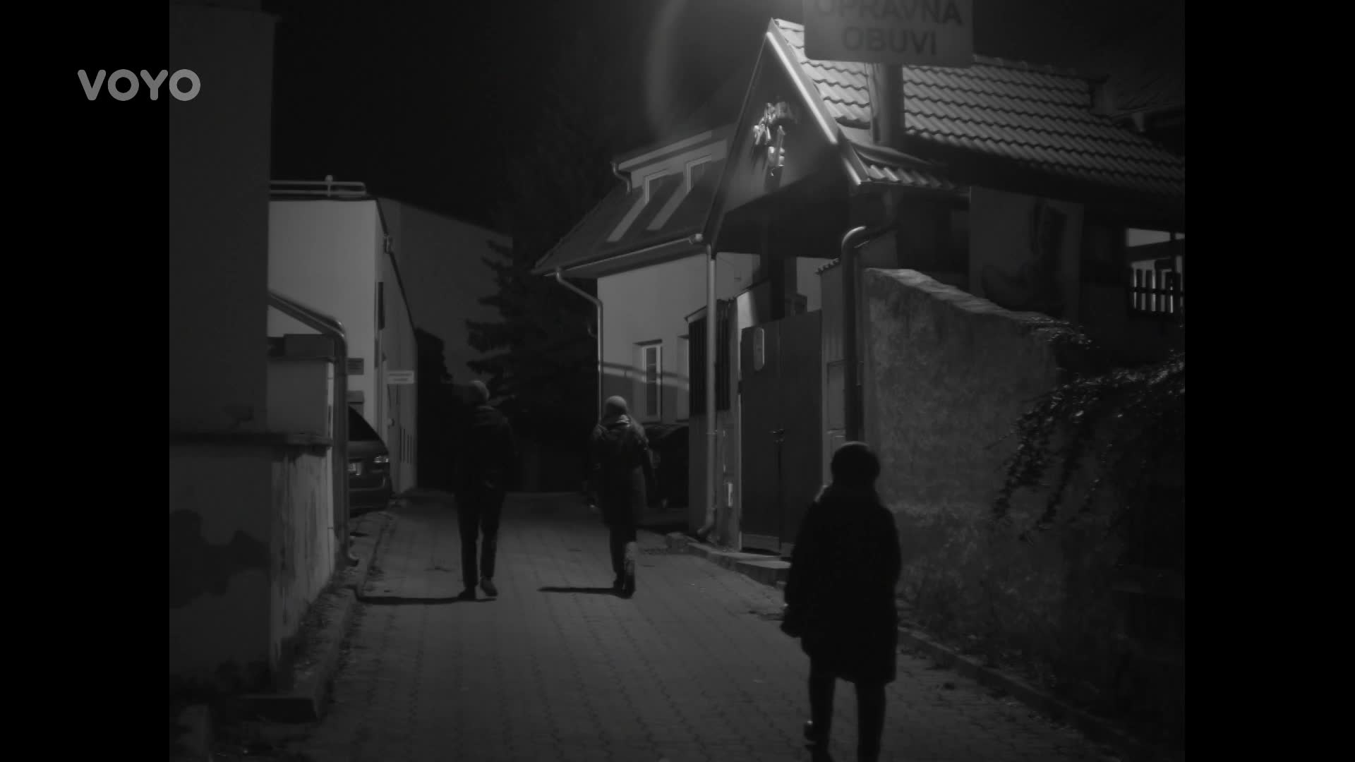 Zfetovaná Dyková, akční Prušinovský i nahý Mádl! Silná sestava míří na Voyo