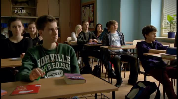 Jan Révai jako přísný učitel ze seriálu Gympl s (r)učením omezeným