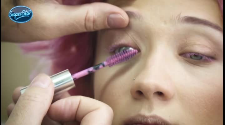 Image by Avon: Dokonalý look podle Terezy Maškové ze SuperStar. Stačí jednoduchý trik