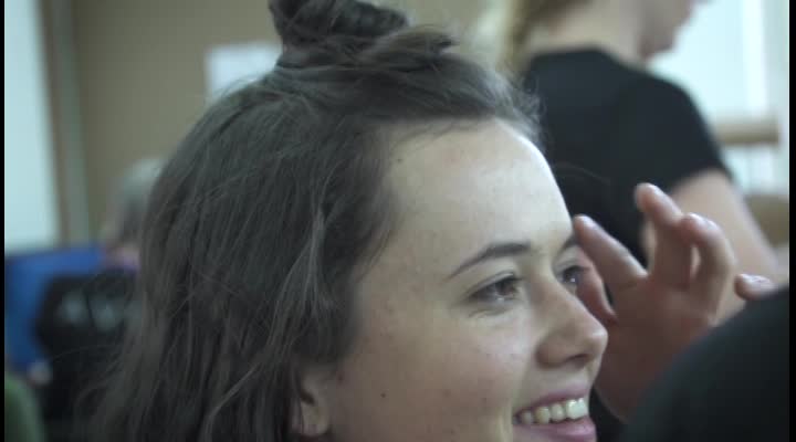 Image by Avon: Výrazné líčení na finálové večery. Jak docílit perfektního vzhledu? Nesmí se vynechat dva kroky