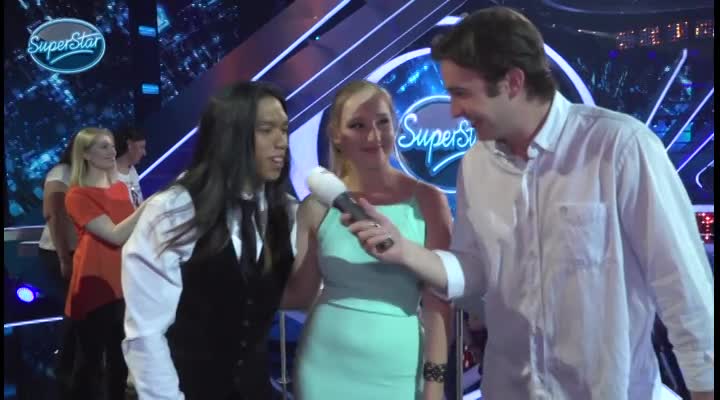 VIDEO: Žárlí Bryanova přítelkyně Veronika na početný dav fanynek?