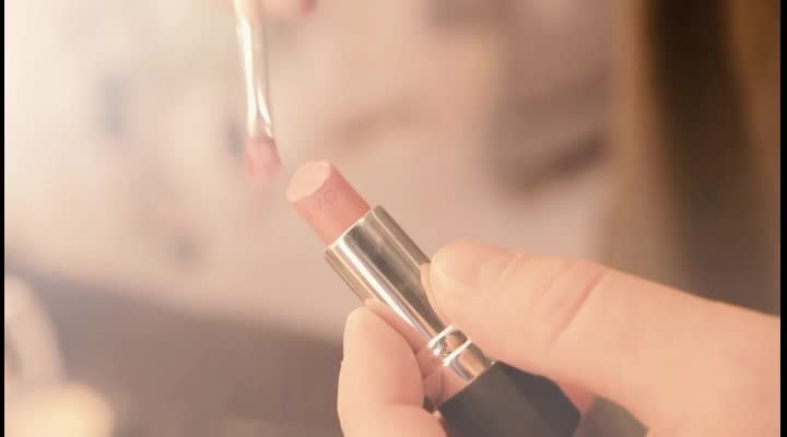 Image by Avon: Semifinalistka SuperStar Ester na castingu na nyní. Podívejte se na její nový look!
