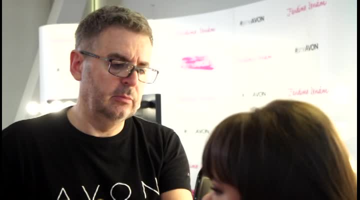 Image by Avon: Adéla prošla velkou proměnou! Tento look jí opravdu sedne
