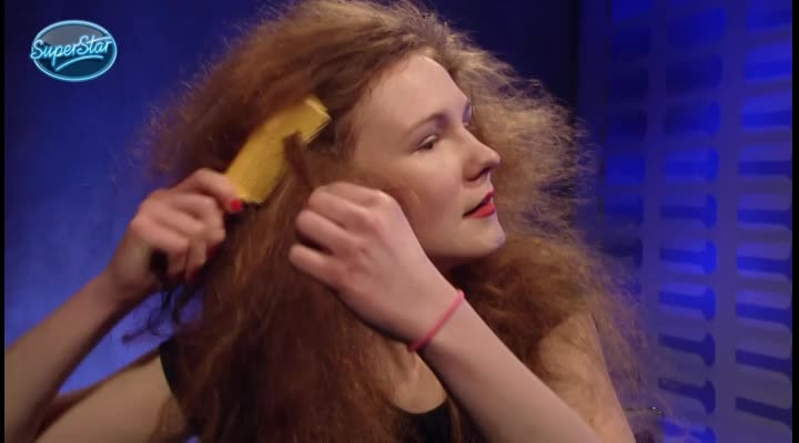 TRAGICKÁ NEHODA? Na účastnici SuperStar spadla televize. Odnesla si zranění nohou a očí