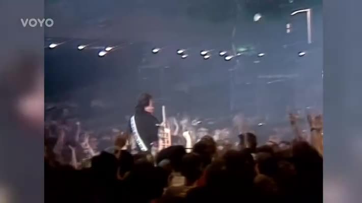 VIDEO: Udělování ocenění Milošem Zemanem vyvolává napříč Českem rozporuplné reakce. Kdo z hvězd je pro a kdo je proti?