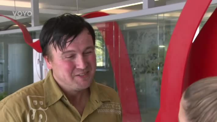 TOTÁLNÍ ŠTĚSTÍ: Výherce zájezdu se radoval jako malé dítě. Z továrny na víčka až do Řecka!