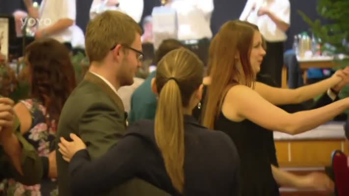 Lucie Borhyová a Rey Koranteng na plese