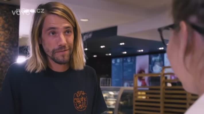 DRAMA VE FESTFOODU: Přepadení v prodejně rychlého občerstvení skončilo šťastně. VIDEO