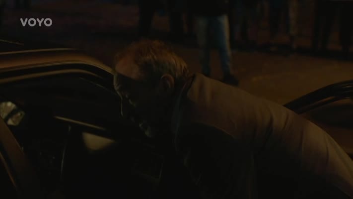 Takhle jste kapitána Rabase ještě neviděli: Během vyšetřování napadne policistu! VIDEO