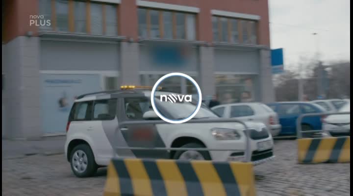 Máme tady podezření z trestního činu! Utajenému šéfovi půjde o život. VIDEO