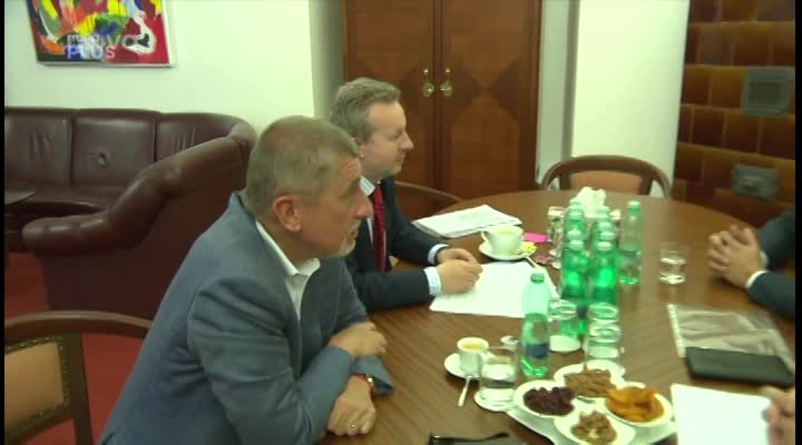 Veronika Petruchová moderuje Ranní Televizní noviny