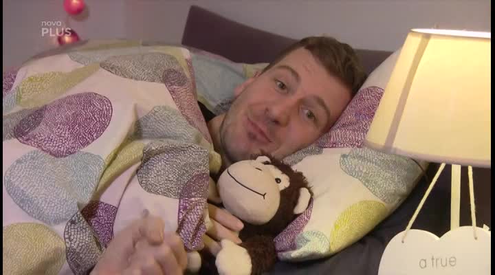 PROHRANÁ SÁZKA: Jak Hanka Reinders sloužila Petru Říbalovi? Přežil moderátor den ve zdraví?
