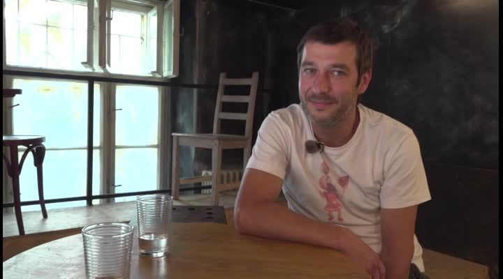 PÁD NA DNO: Jan Zadražil neměl na zaplacení složenek! Musel si přivydělávat u pece. VIDEO