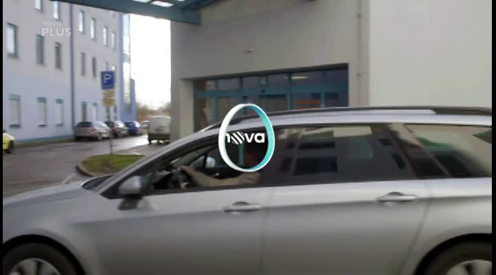 TŘI NOVÉ PŘÍBĚHY: Je moc mladá a dítě nechtěla, druhá má porodní dulu se svíčkami a kameny!