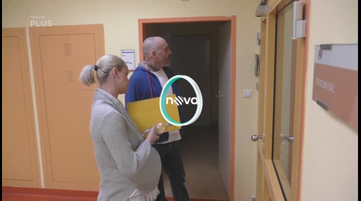 ZVLÁDNOU DOJET DO PORODNICE? Drsný rapper a křehká blondýnka řeší nemalé komplikace!