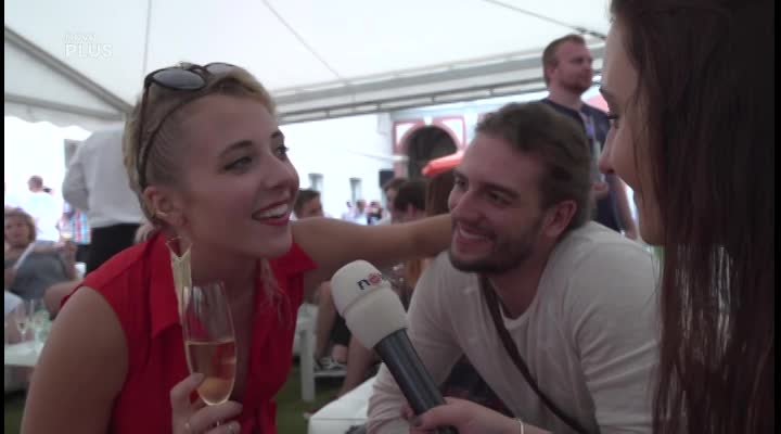 SVĚT PODLE ANNY. To je to jediné, na čem v Tvojí tváři záleží! Zkušená Slováčková zaučovala nováčka Kopečného