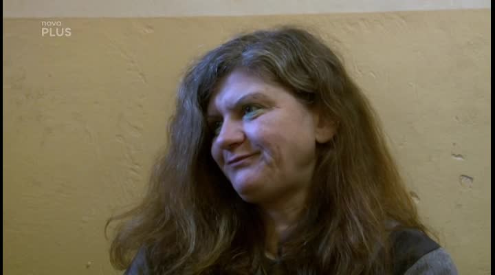 MÁ SEDM DĚTÍ A ŽÁDNOU STŘECHU NAD HLAVOU! Za co Lenka sedí? Tomu se vám nebude chtít věřit!