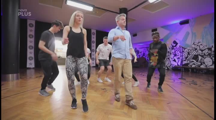 Tvoje tvář má známý hlas - Aleš Háma při nácviku vystoupení