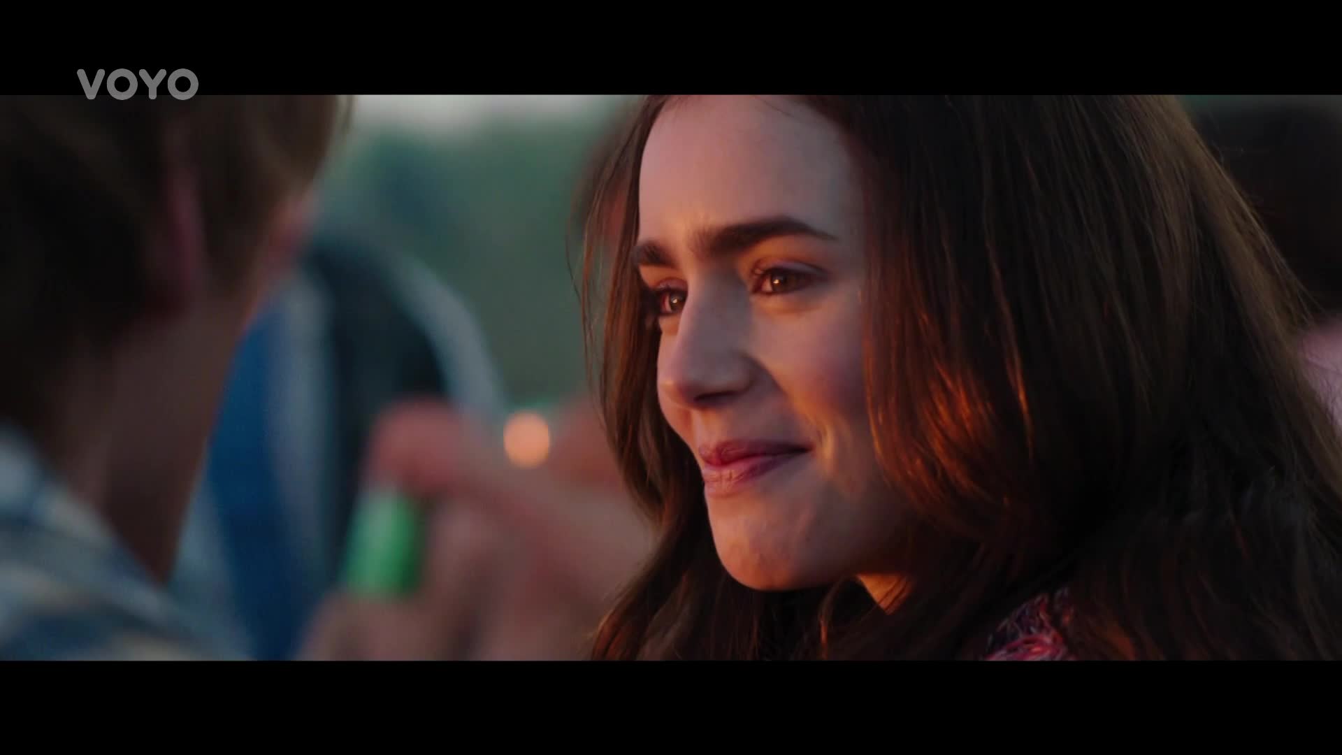 Lily Collins není jen dcerou slavného otce. Dokáže být Sněhurkou i přítelkyní sériového vraha