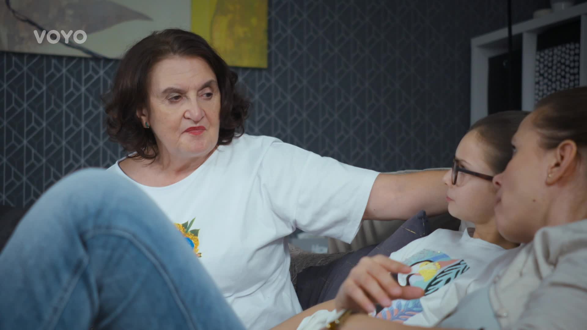 Lejdy se snaží povzbudit Kláru a Elišku. Jaký dostane ztřeštěný nápad?