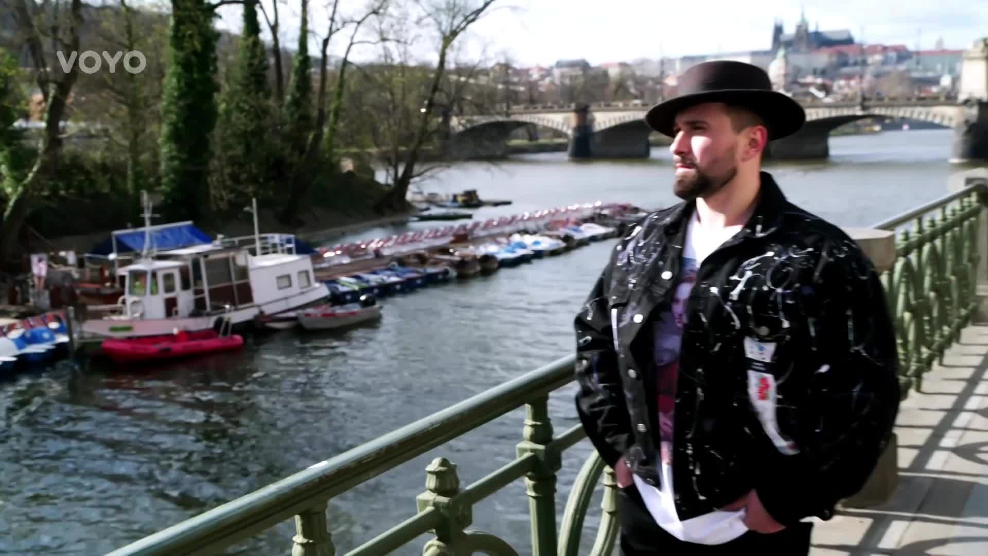 Kombinace folklóru a moderního stylu? Tohle oblečení se jen tak neokouká!