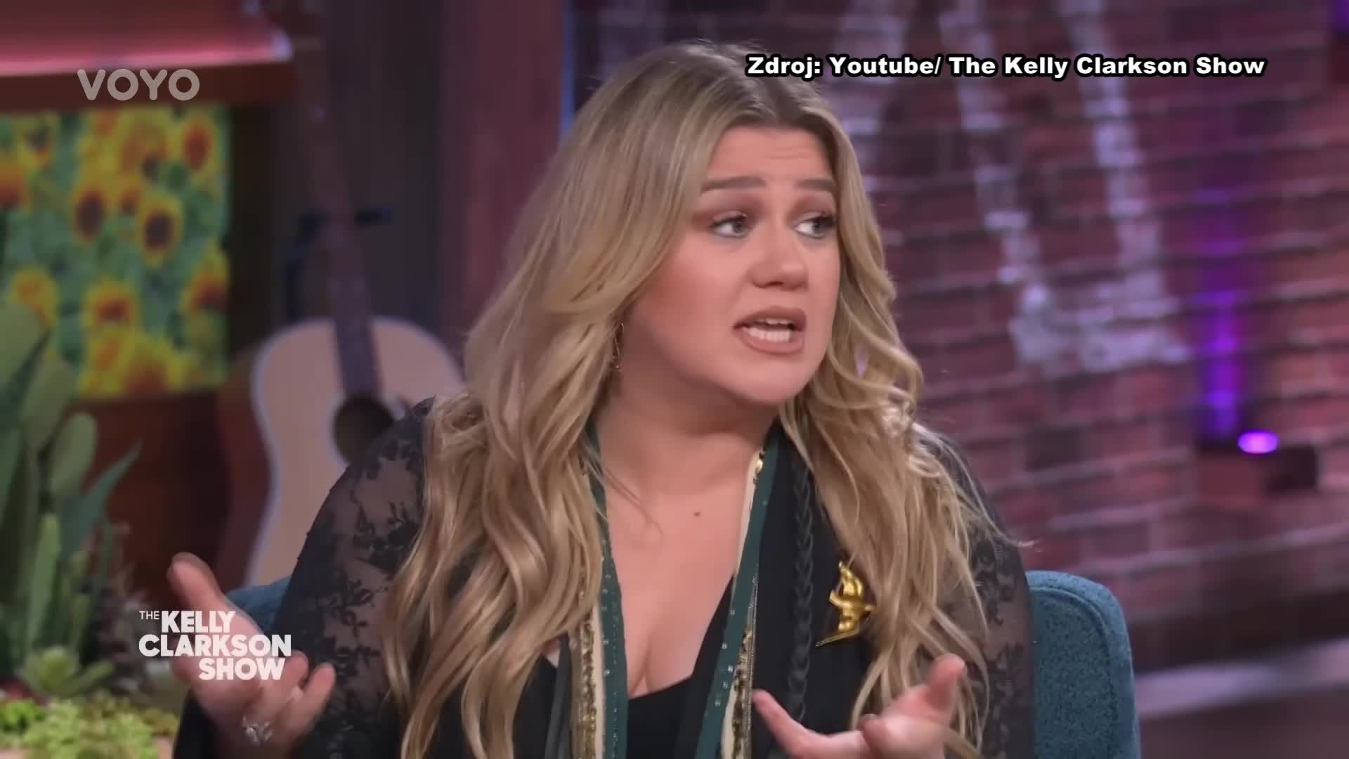 Šikanují mou dceru, zuří Kelly Clarkson. Které celebrity se taky potýkají s dyslexií?