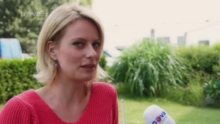 Kristina Kloubková - vzkaz Lucii Borhyové na mateřskou