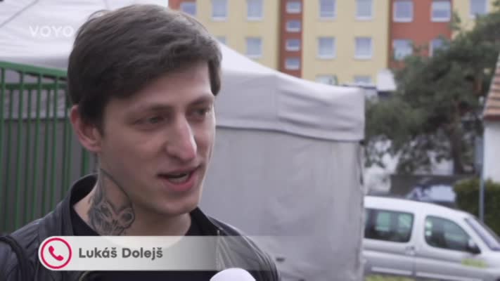 MRAZIVÝ PŘÍBĚH V ORDINACI: Matka utýraná ke schizofrenii a život v děcáku. Místo pomoci začal pomáhat. Seznamte se s kurýrem!