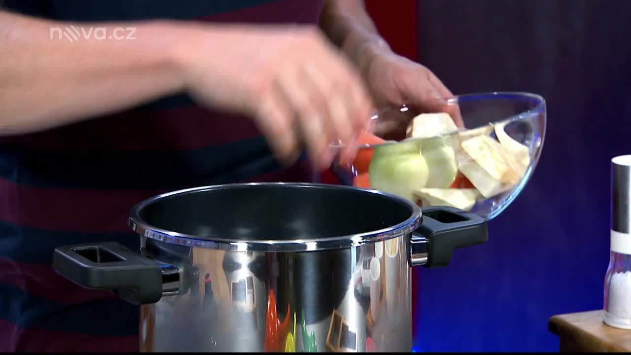 2019-10-11 Tescoma s chutí Uzená krkovice na kosti, s domácím chlebem a kysaným zelím B078078
