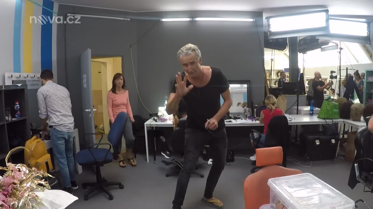 Výroba a zničení masky Romana Zacha! Jak se se z hubeňoura stala oplácaná černoška?