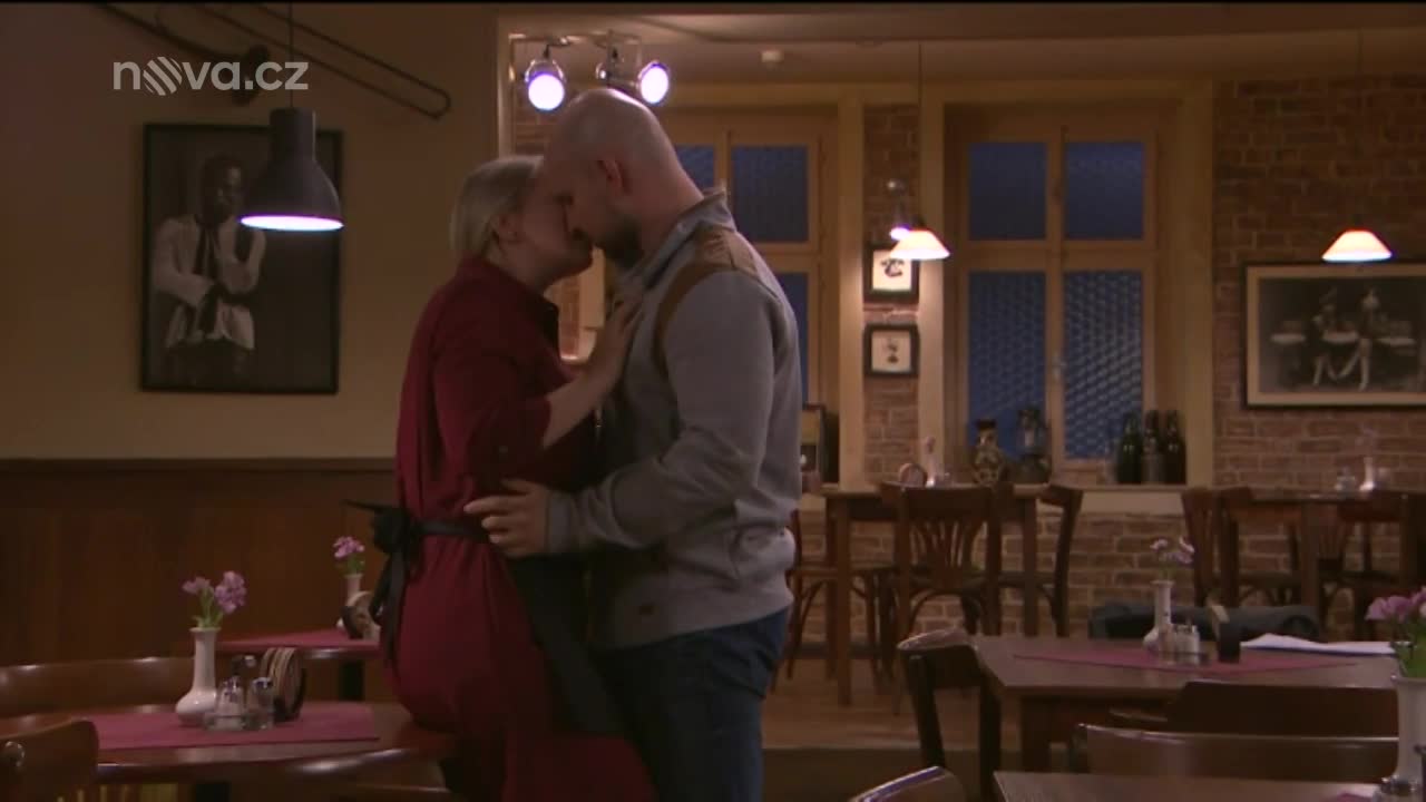 (Ne)povedené klapky z Ulice: Místo vášně výbuchy smíchu. Jak se točil první sex Šárky a Martina?