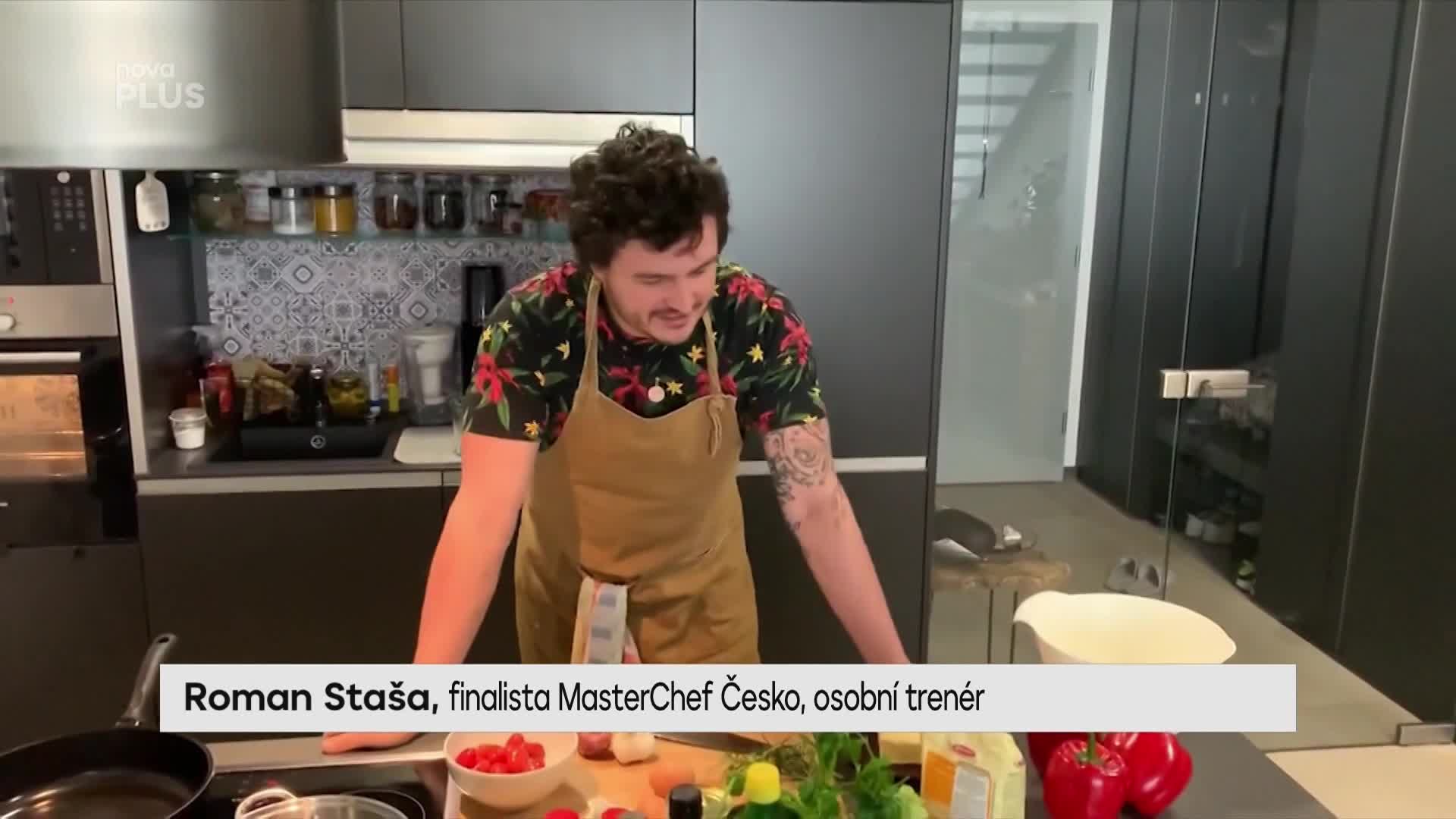 Vaření v karanténě s hokejistou: Roman z MasterChefa vám dá pořádný kulinářský trénink!