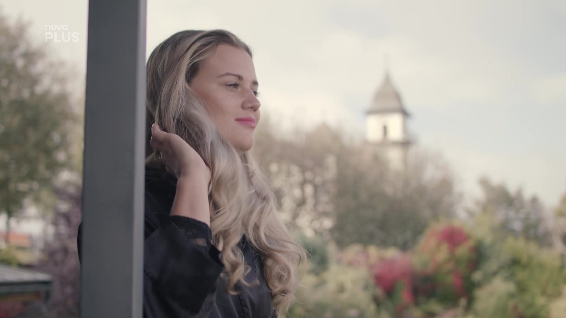 Seznamte se, Lucie: Blonďatá princeznička, která zvládne zkrotit i bagr! B083935.1