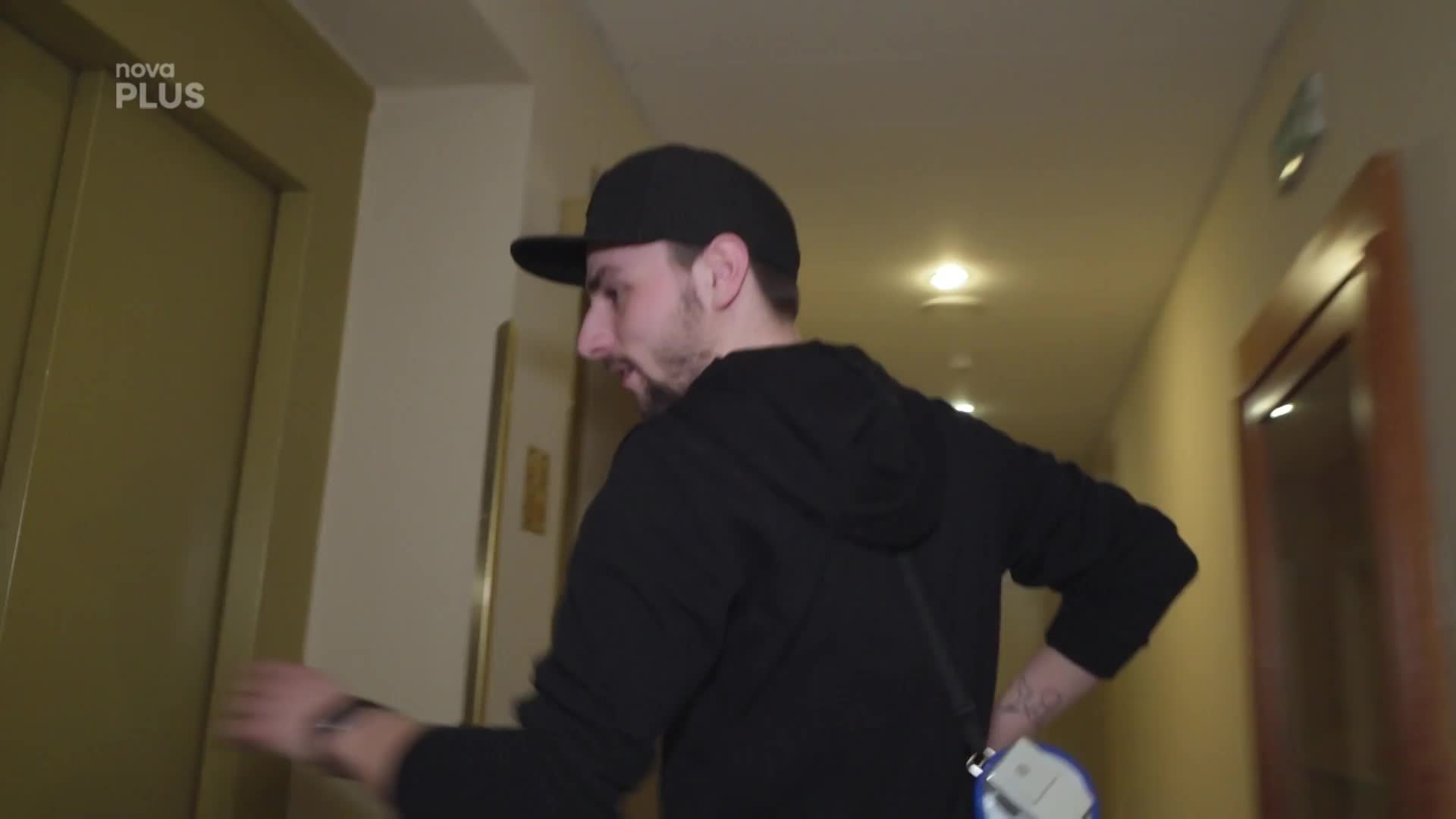 Noční přepadení na hotelu! Co dělají soutěžící, když jsou kamery vypnuté?