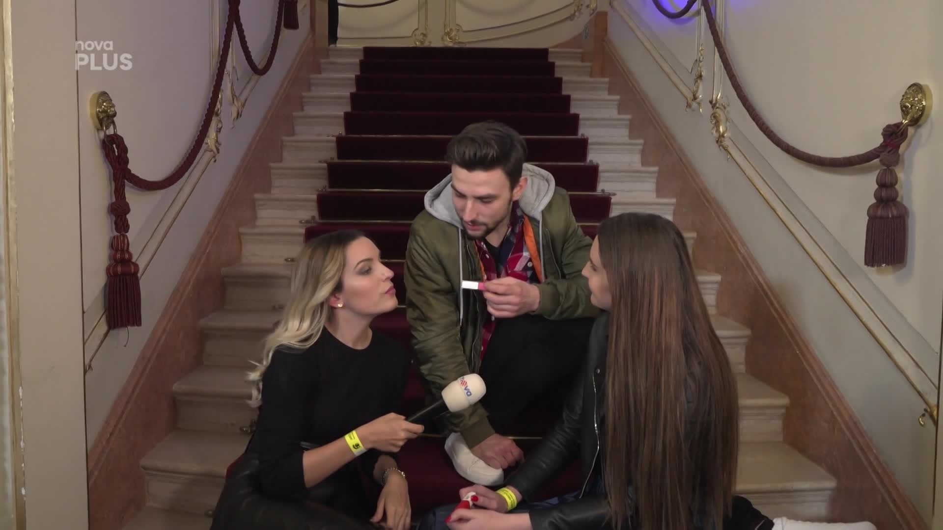 Bonusové reportáže 2020 Superstar extra - behind the scenes - Líbačka Vaška Matějovského B089824