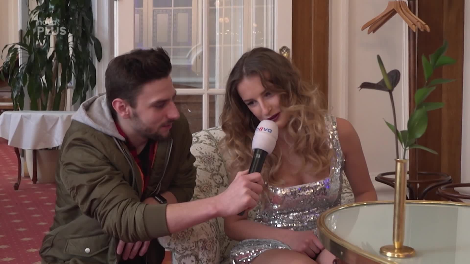 SuperStar EXTRA: Tohle musíte zkusit! Krásná Júlia předvedla, jak se zbavuje stresu.