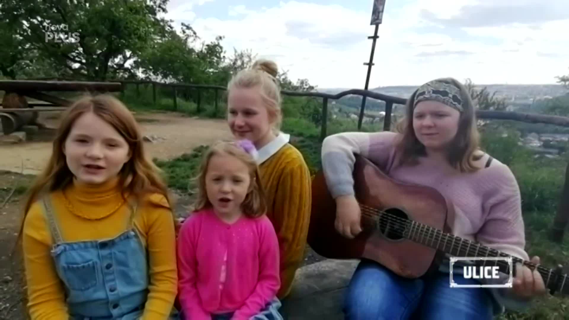 Představitelka Pepanovy Jiřinky nazpívala společně se svými sestrami tuto vlastní písničku