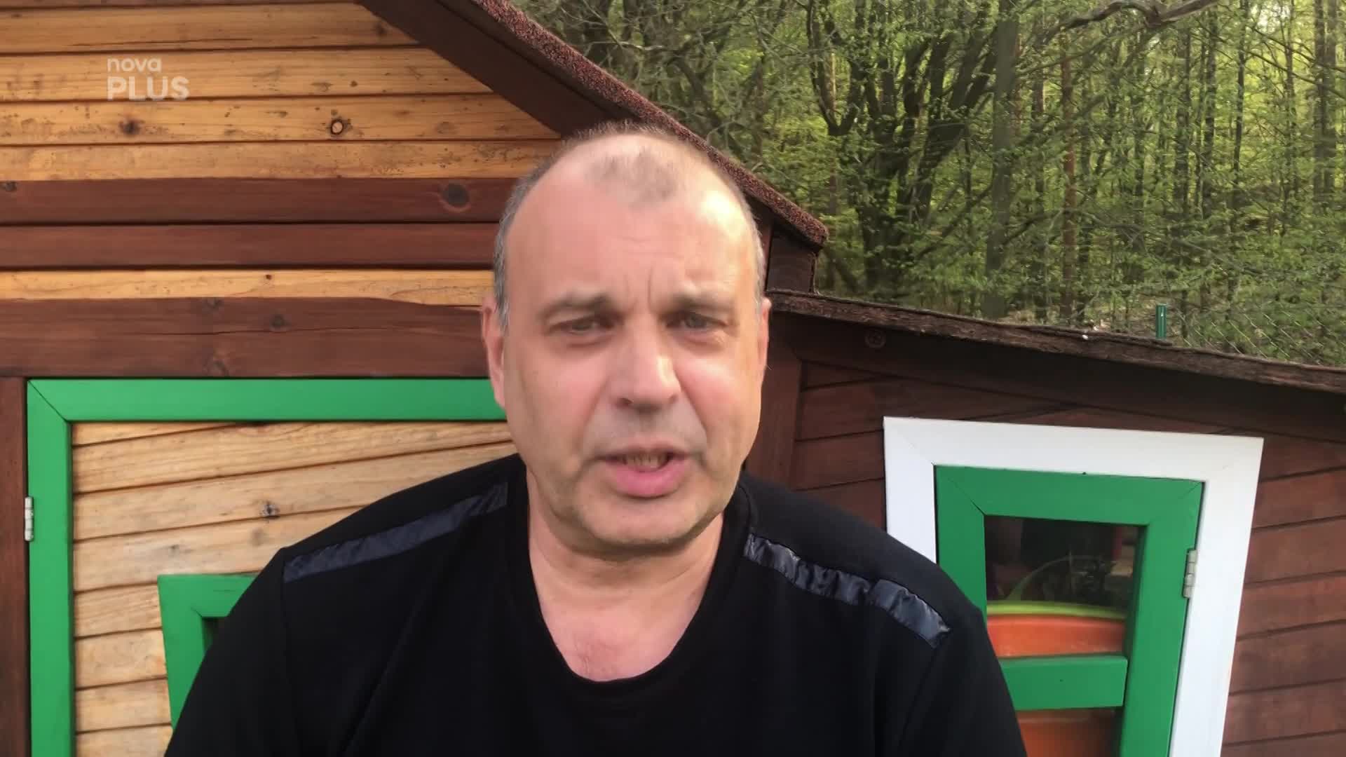 Petr Rychlý si pořídil malý domek za Prahou: Neuvěříte, jak unikátní stavba vypadá!