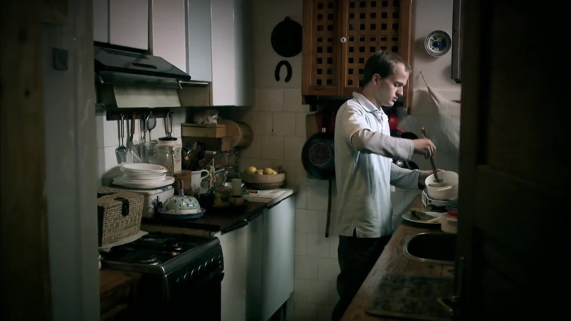 Dědeček neumí s počítačem! Naštvalo to jeho pomocníka natolik, že by ho zabil?