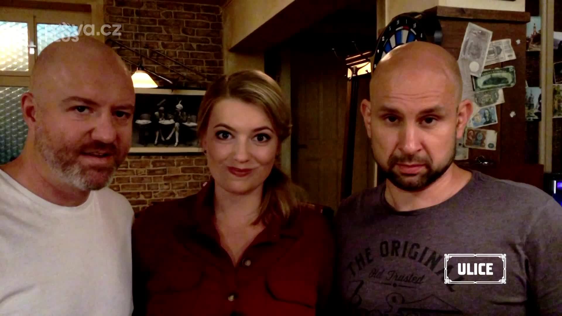 Šárka mezi Martinem a Jirkou Hermanem. Který z nich má větší šanci?