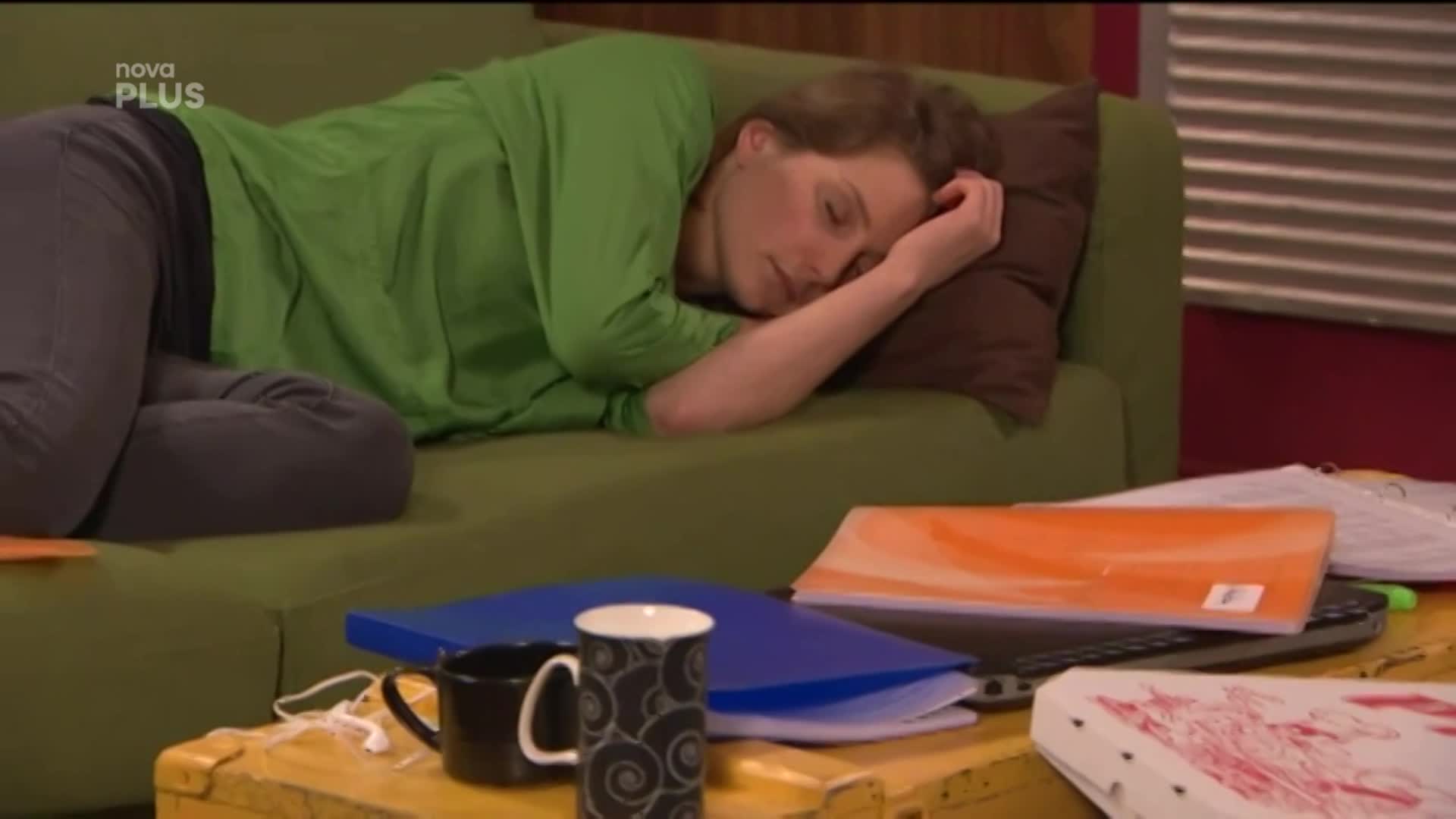 Jde do tuhého… Jak na tom je Bára den před maturitou?