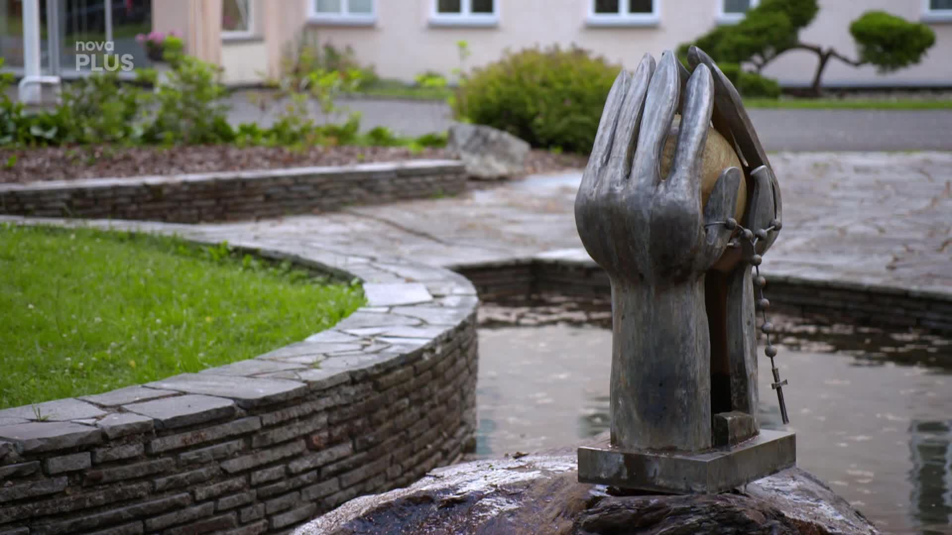 Zavítejte do Velkých Losin: Zdejší ruční papírna využívá dva tisíce let starý postup výroby!