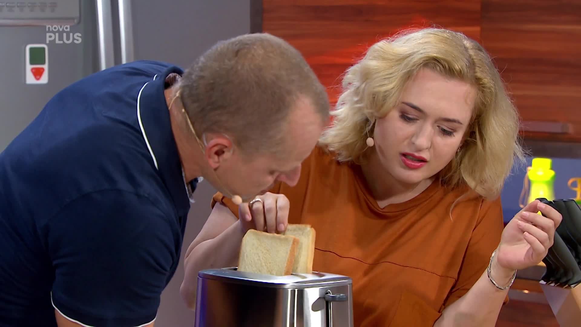 Toustová topinka se šunkou a vejcem a míchaný listový salát - 10. 09. 2020