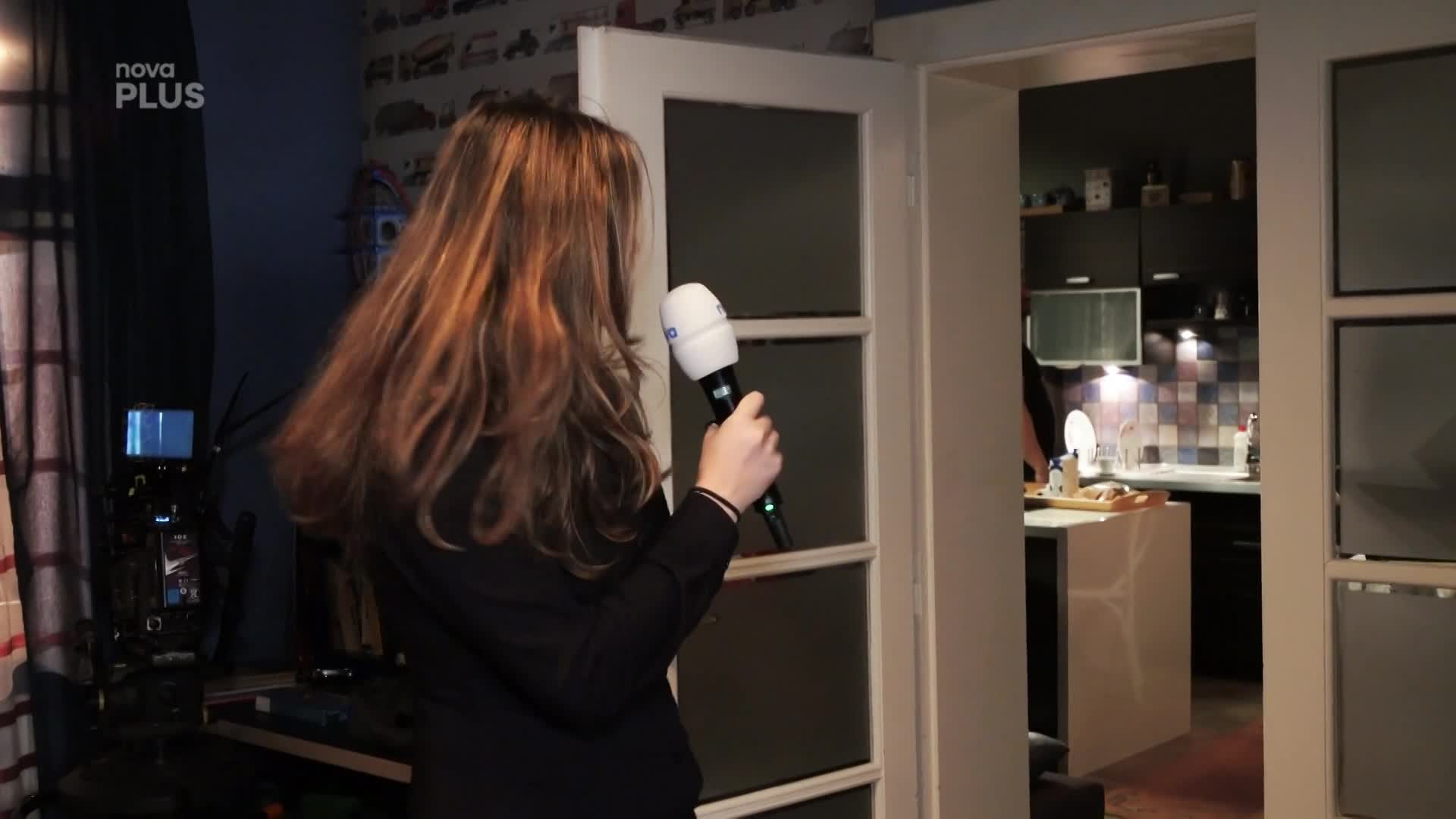 Lucie Borhyová si střihla bufetářku, pak jsme ji načapali v posteli!
