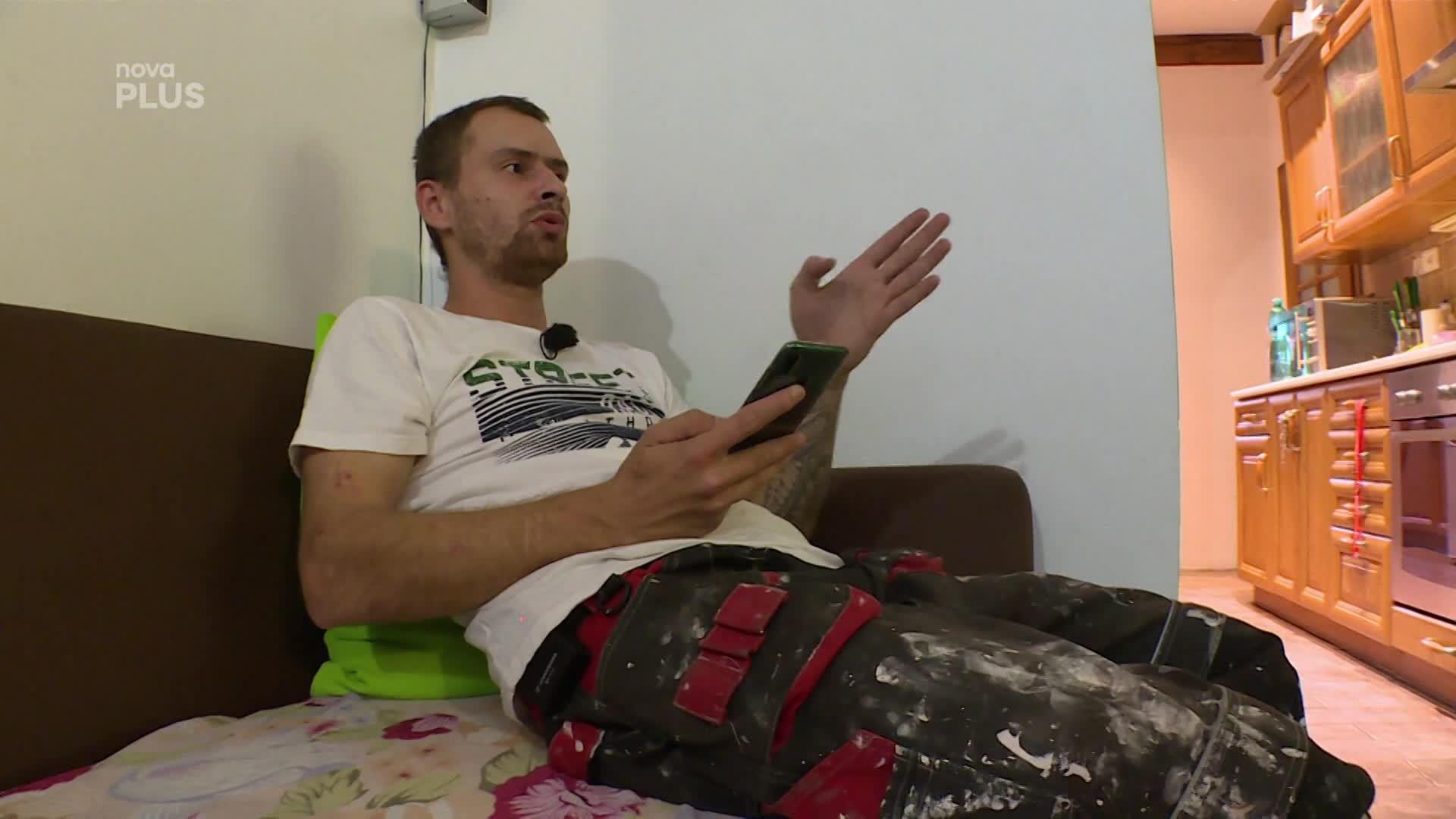 Náhradní manžel vzteky rozmlátil už tři televize! Co ho tak vytáčí?