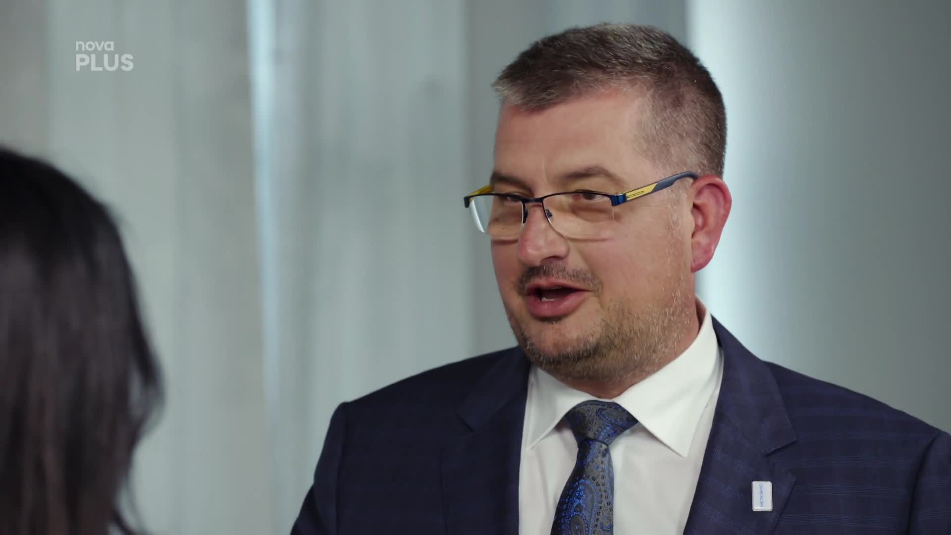 Utajený šéf v šoku ze svého nového vzhledu: Ke komu se přirovnal?
