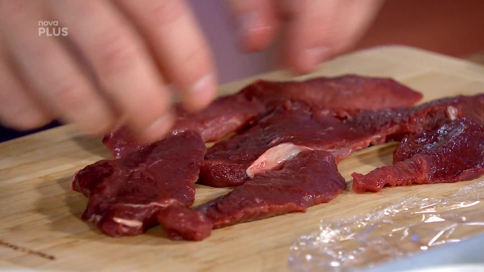 Srnčí řízek, vařený brambor a kompot z hub - 11. 12. 2020