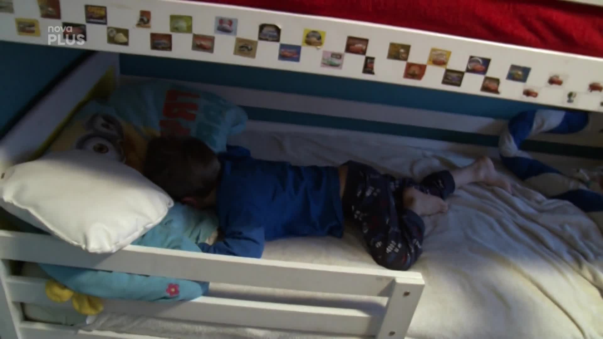 Maminka je v koncích, Maxík se zmítá v záchvatu vzteku! Důvod je banální