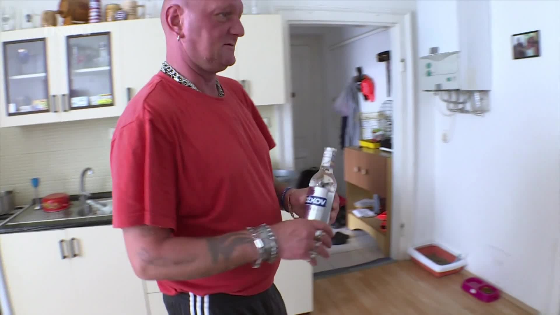 Muži zapíjejí vodku pivem! Čeho se náhradní manželka obává?